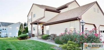 featured image of 17 Dorchester Dr #17D