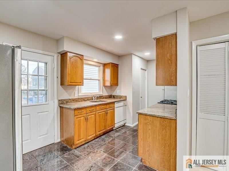 11 Hyde Ave - Photo 7 of 19