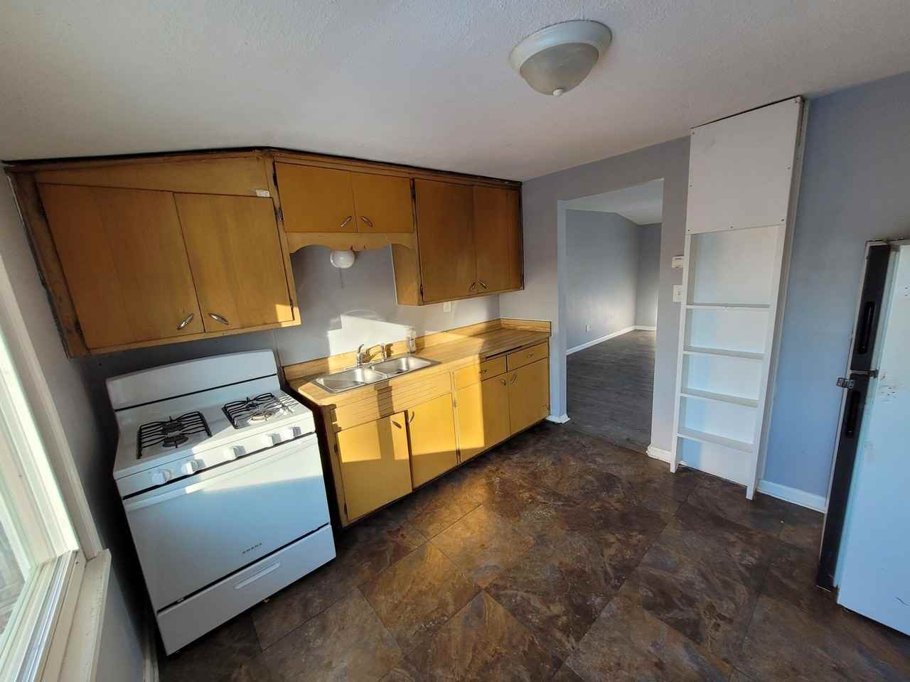 6183 N 38th St - Photo 4 of 10