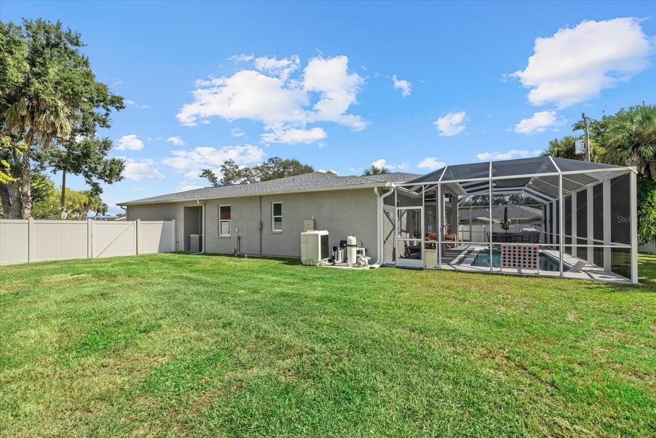 279 Avalon Rd - Photo 3 of 32