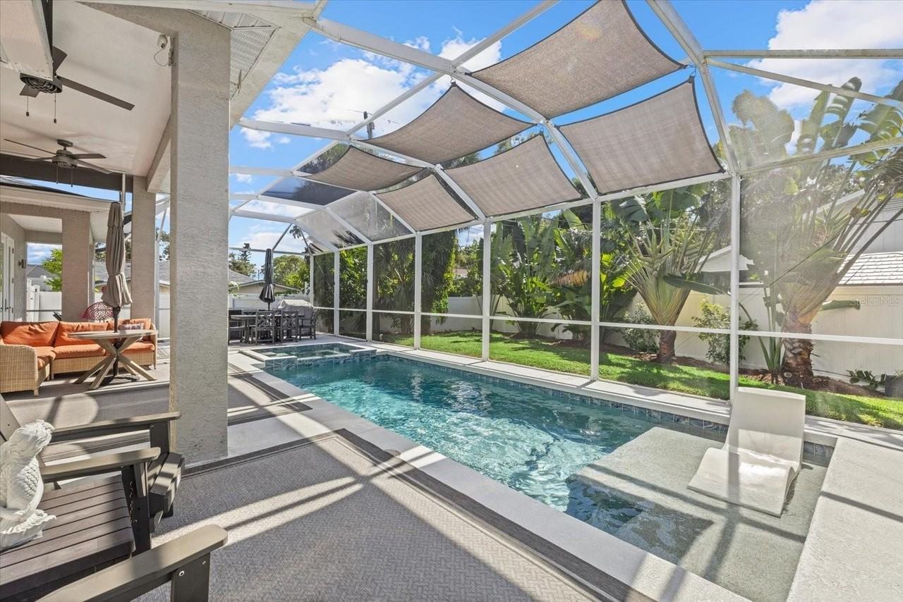 279 Avalon Rd - Photo 5 of 32