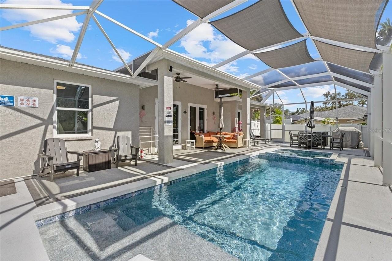 279 Avalon Rd - Photo 6 of 32