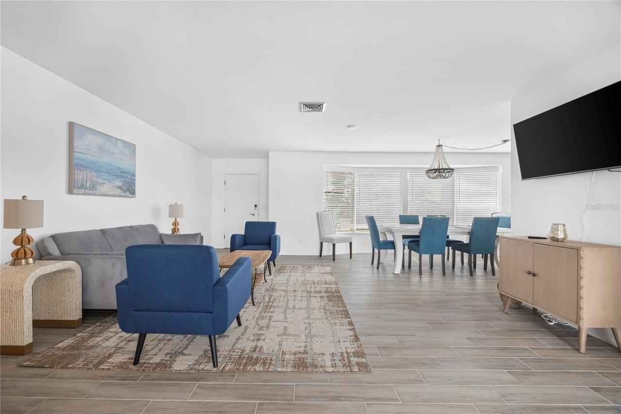 437 Hickory Rd - Photo 7 of 33