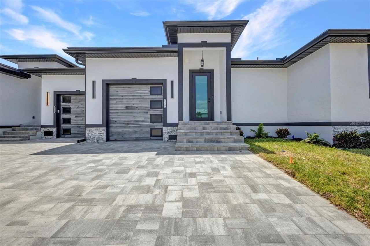 1327 Wesley Dr - Photo 2 of 48