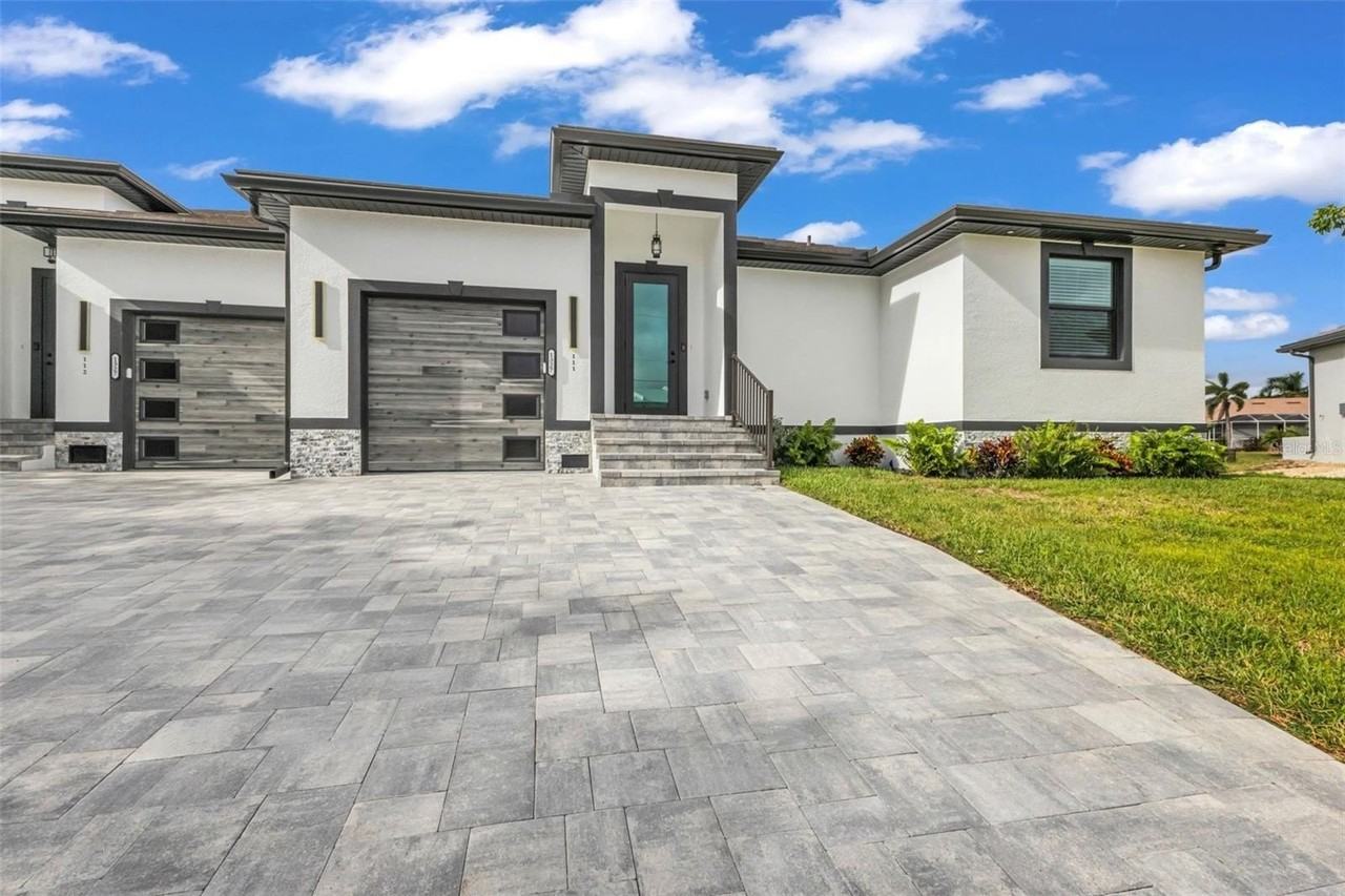 1327 Wesley Dr - Photo 3 of 48