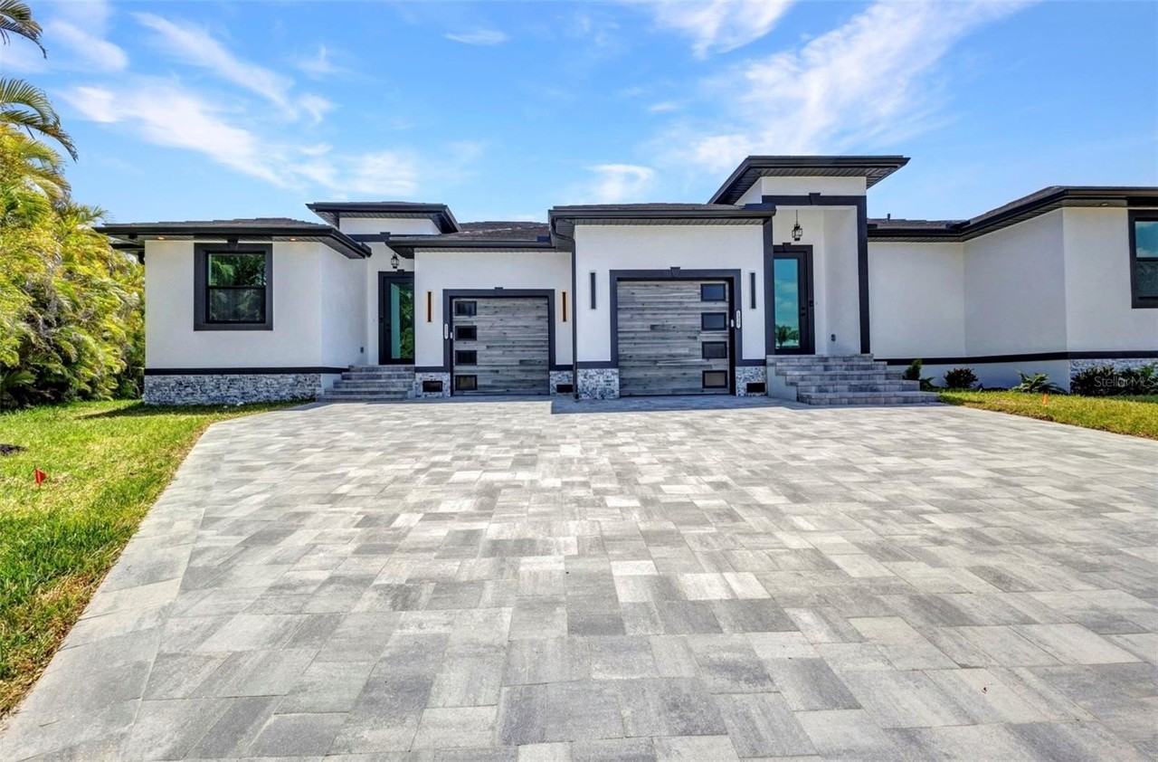 1327 Wesley Dr - Photo 4 of 48