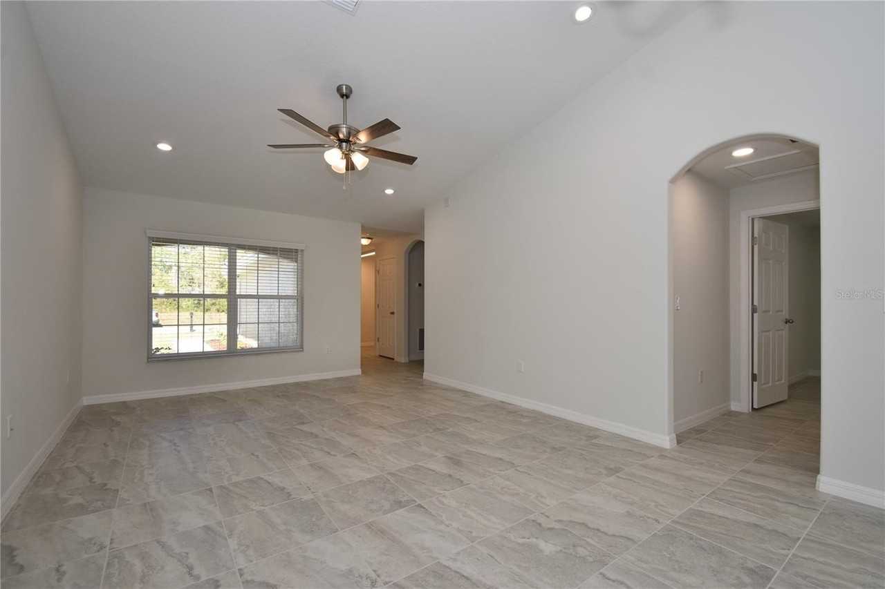 11 Buttonwood Ln #A - Photo 3 of 33