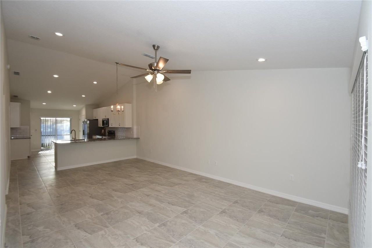 11 Buttonwood Ln #A - Photo 5 of 33