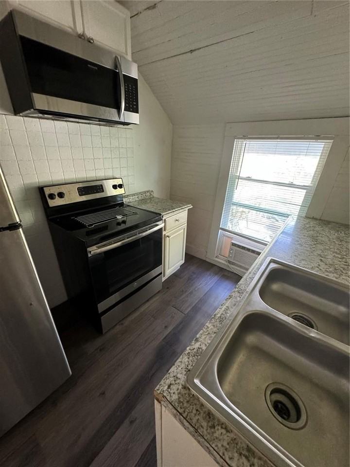 7306 Earlwood Ave #2 - Photo 2 of 6