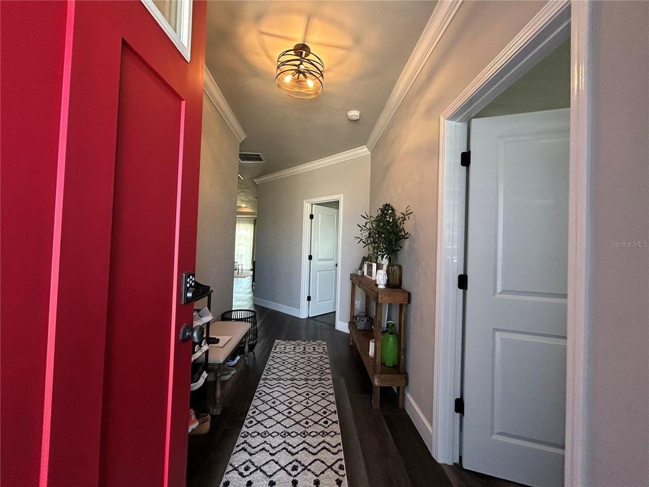 1601 Sw 68th Ter - Photo 2 of 20