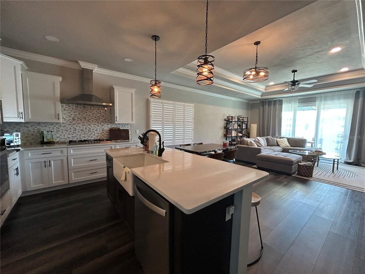 1601 Sw 68th Ter - Photo 4 of 20