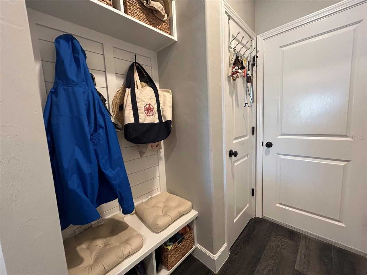 1601 Sw 68th Ter - Photo 7 of 20