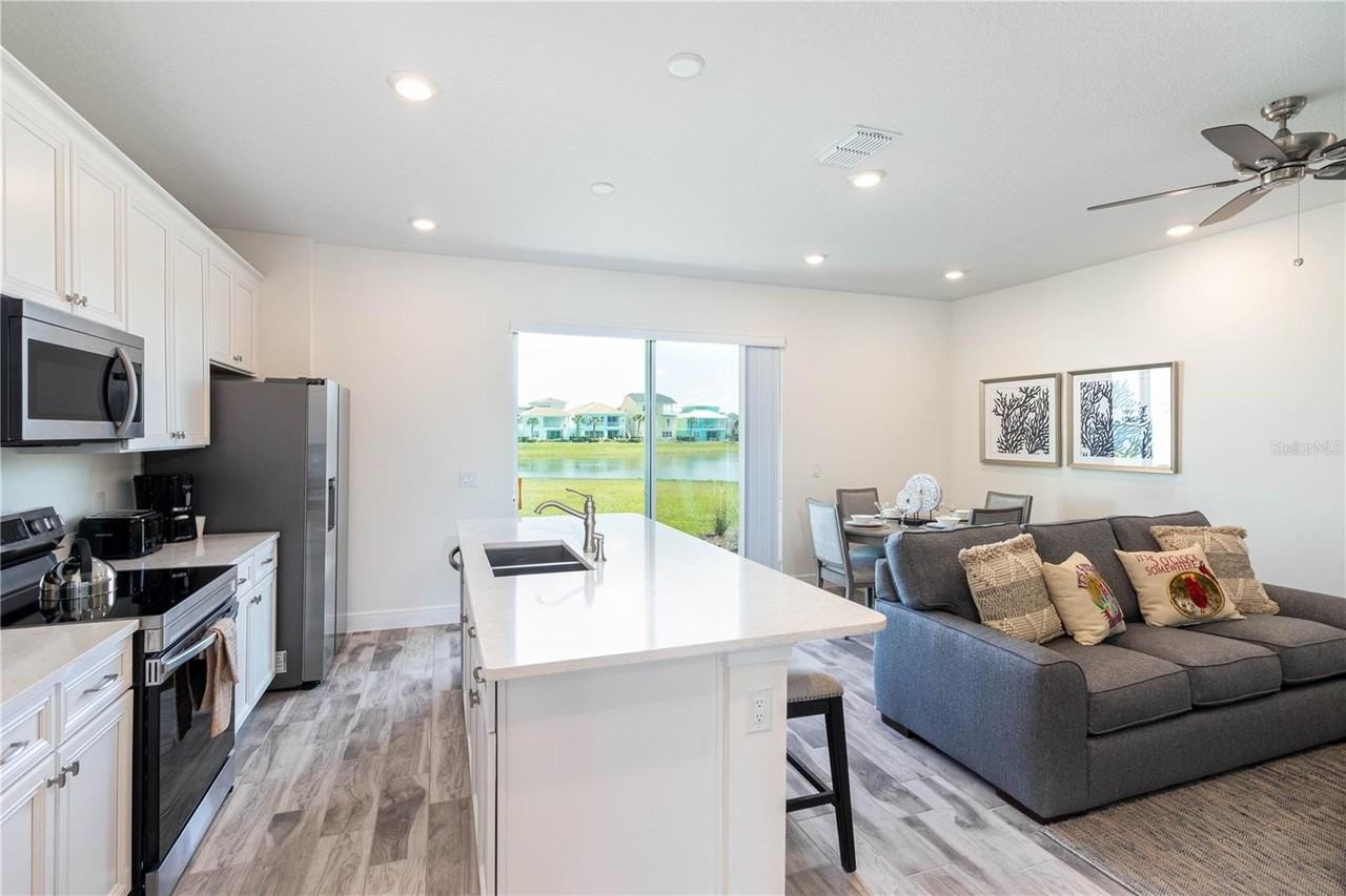 3025 Caribbean Soul Dr - Photo 4 of 50