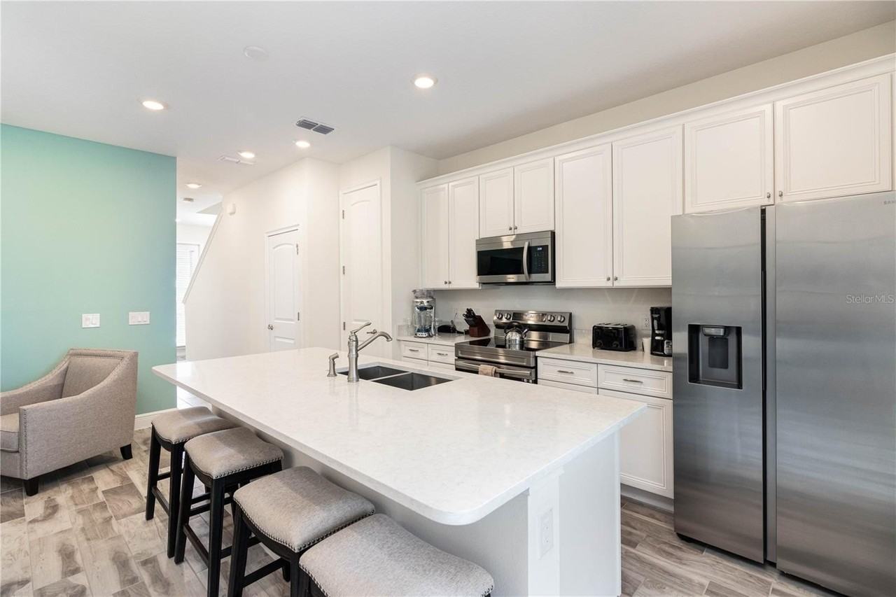 3025 Caribbean Soul Dr - Photo 5 of 50