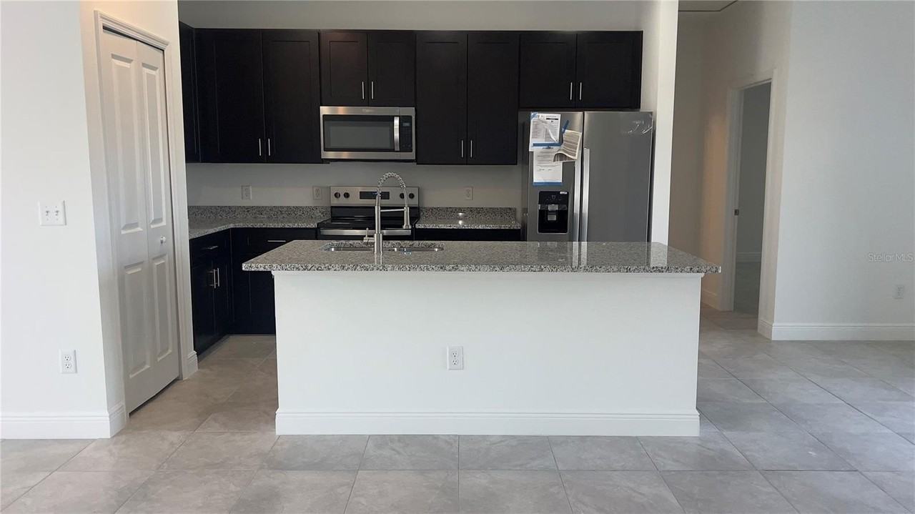 16390 Sw 17th Terrace Rd - Photo 7 of 26