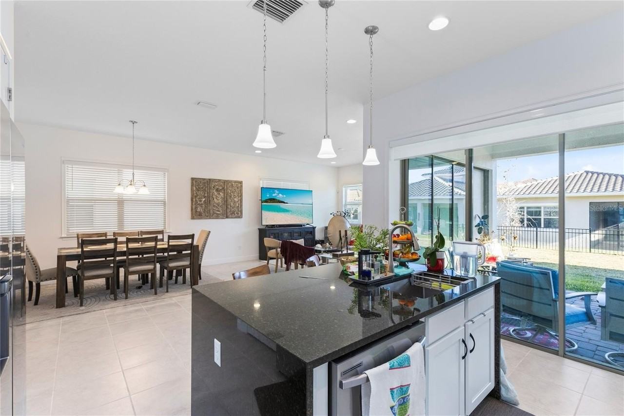 13214 Winterton Ln - Photo 4 of 33