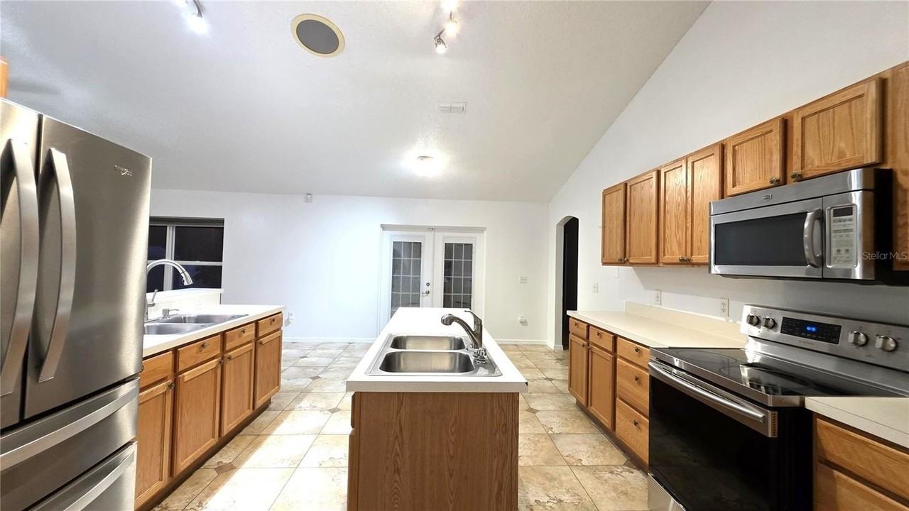 1699 Landfair Ave - Photo 2 of 21