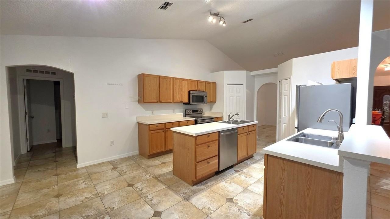 1699 Landfair Ave - Photo 3 of 21