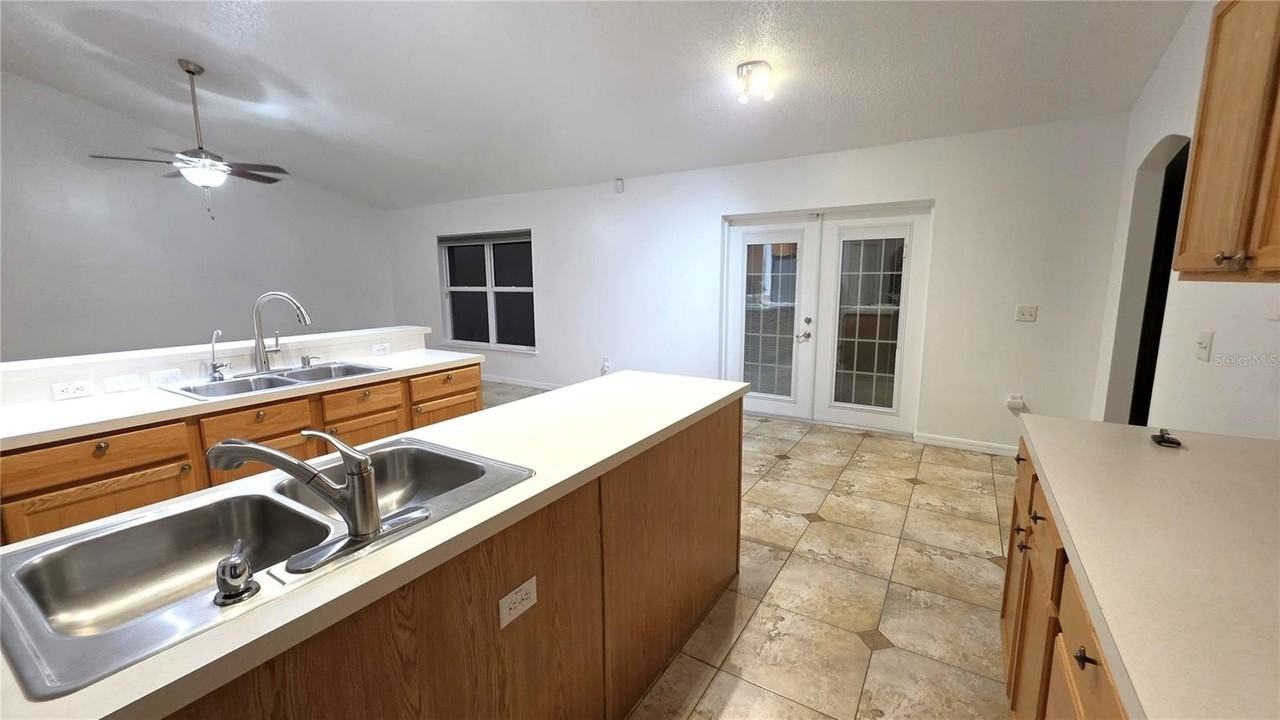 1699 Landfair Ave - Photo 4 of 21