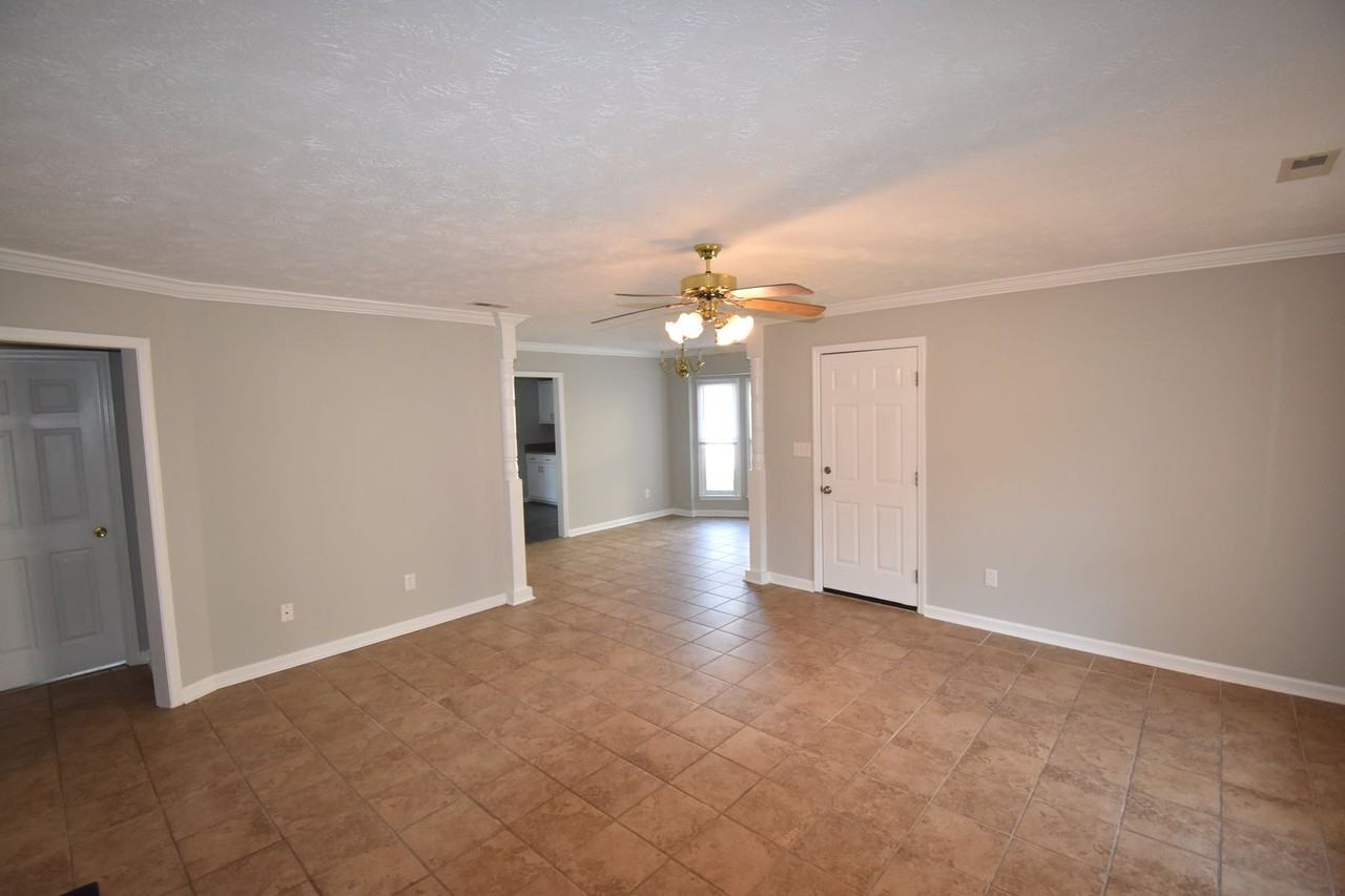 322 Porterfield Ct - Photo 3 of 18