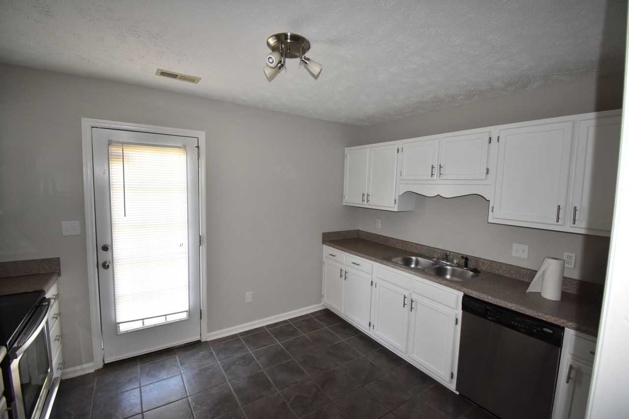 322 Porterfield Ct - Photo 6 of 18