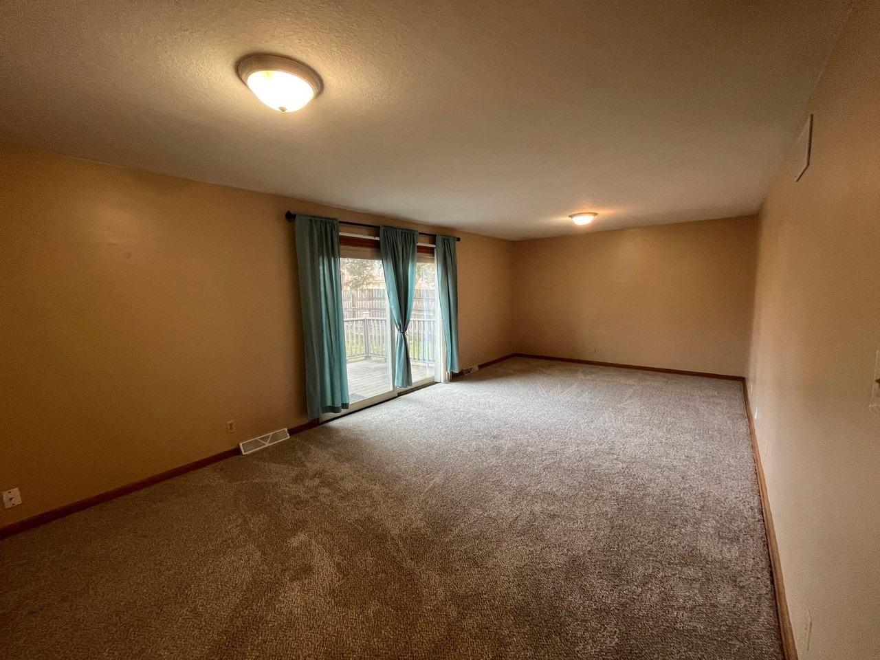 2430 W Manhattan Dr - Photo 2 of 9