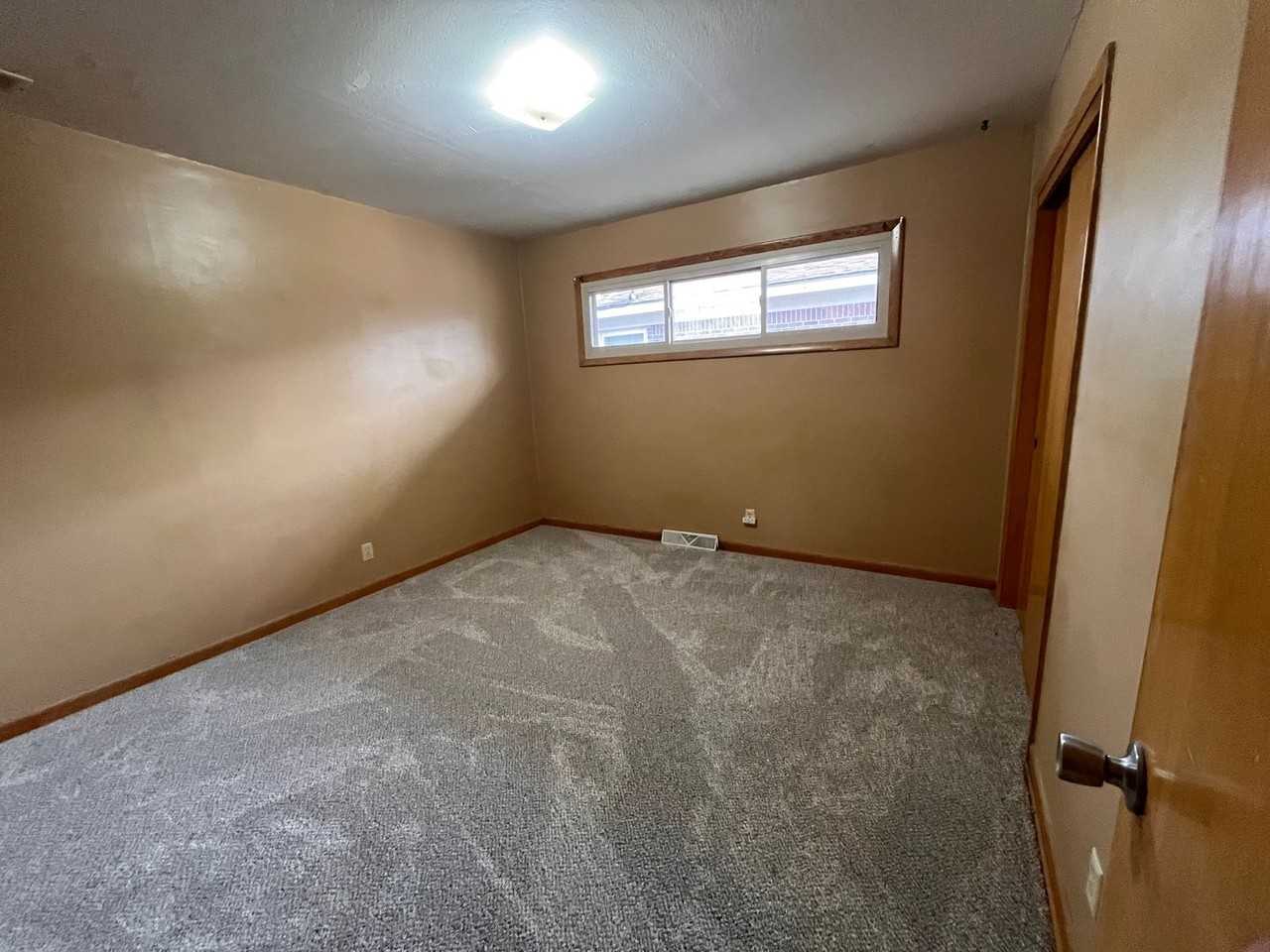 2430 W Manhattan Dr - Photo 4 of 9