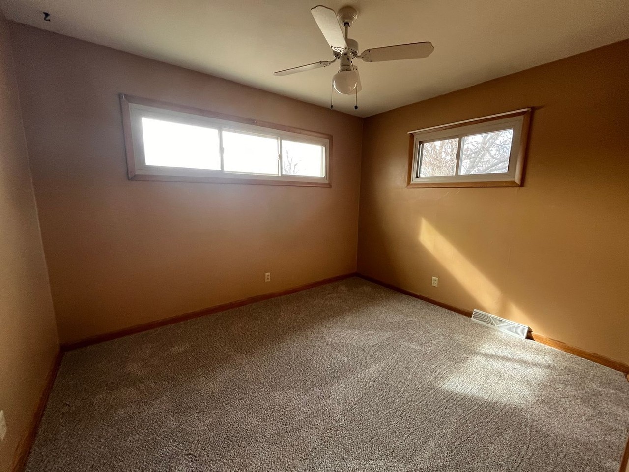 2430 W Manhattan Dr - Photo 7 of 9