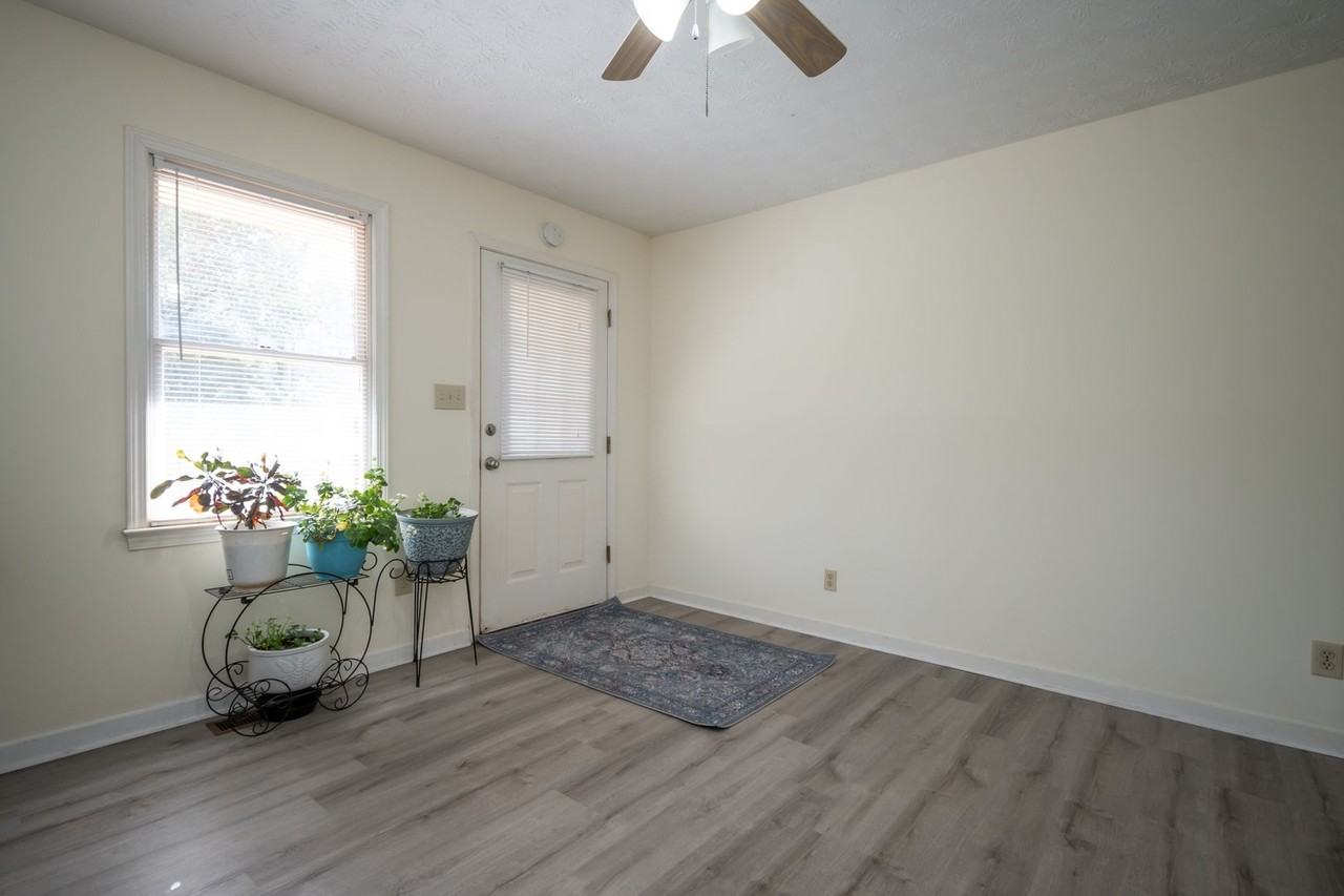 100 V F W Dr - Photo 3 of 40