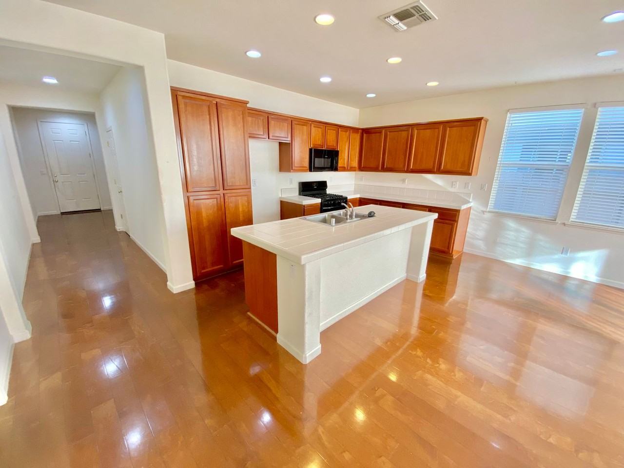 7216 Tavira Ct - Photo 7 of 29