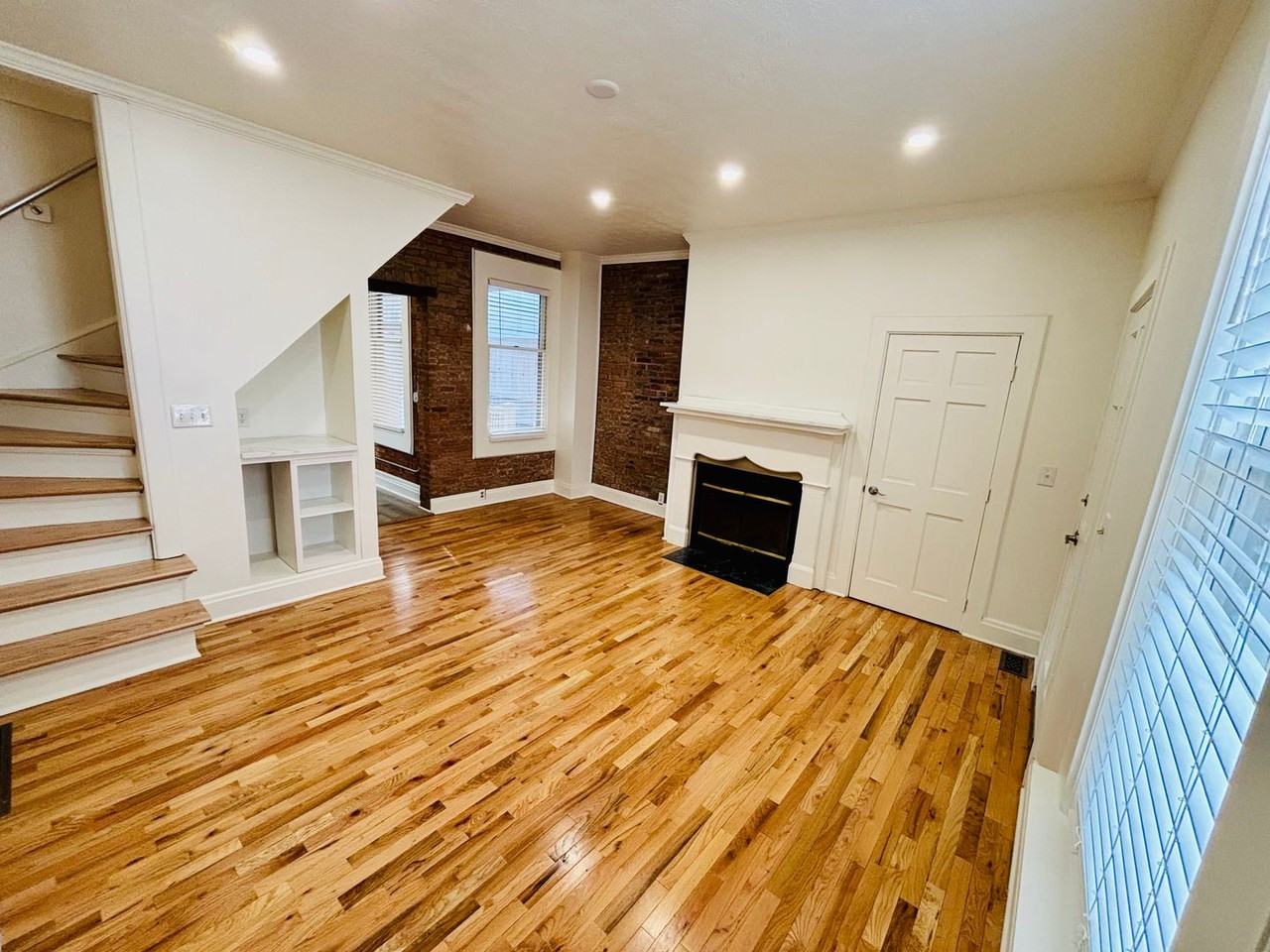 105 E Frankfort St - Photo 3 of 13