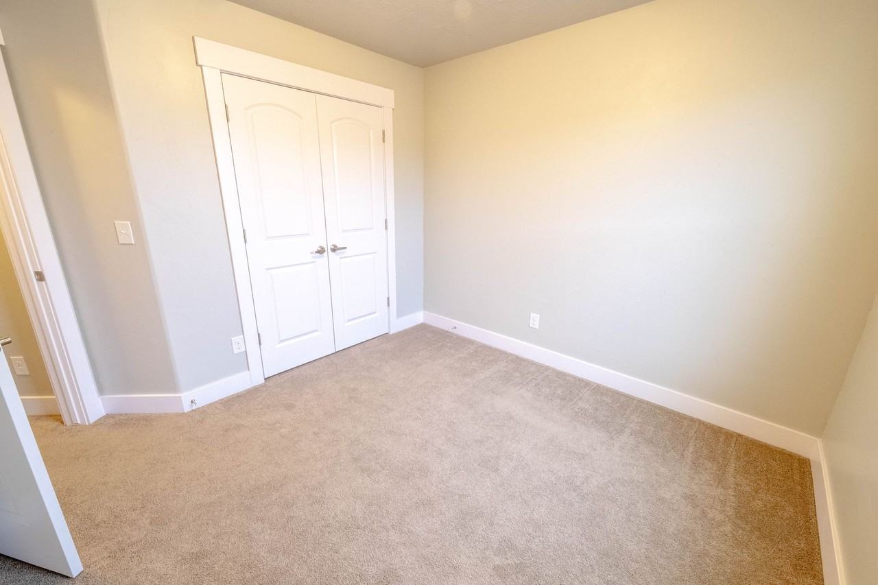 668 E Moray Hill Ct - Photo 3 of 25