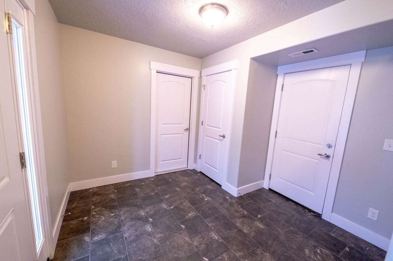 668 E Moray Hill Ct - Photo 7 of 25