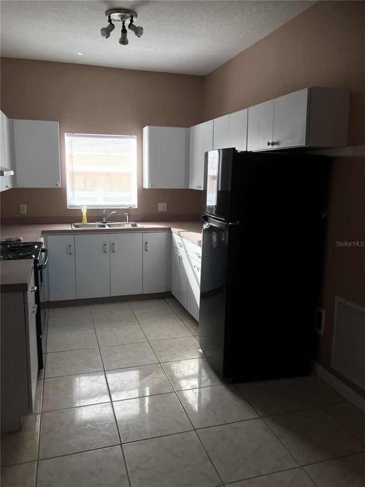 510 Carlsbad Dr - Photo 3 of 11