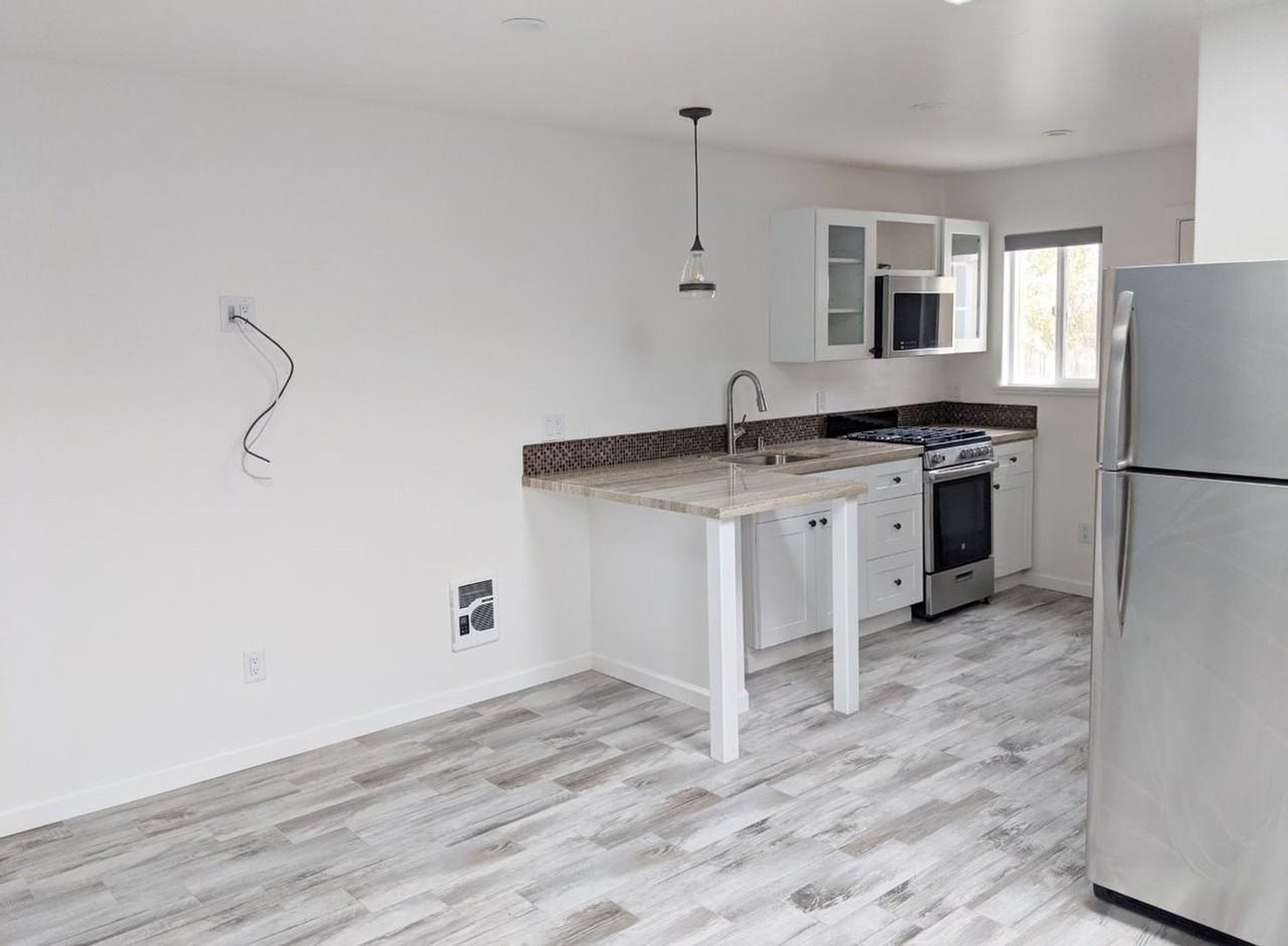 1620 Waring St Unit B - Photo 6 of 17