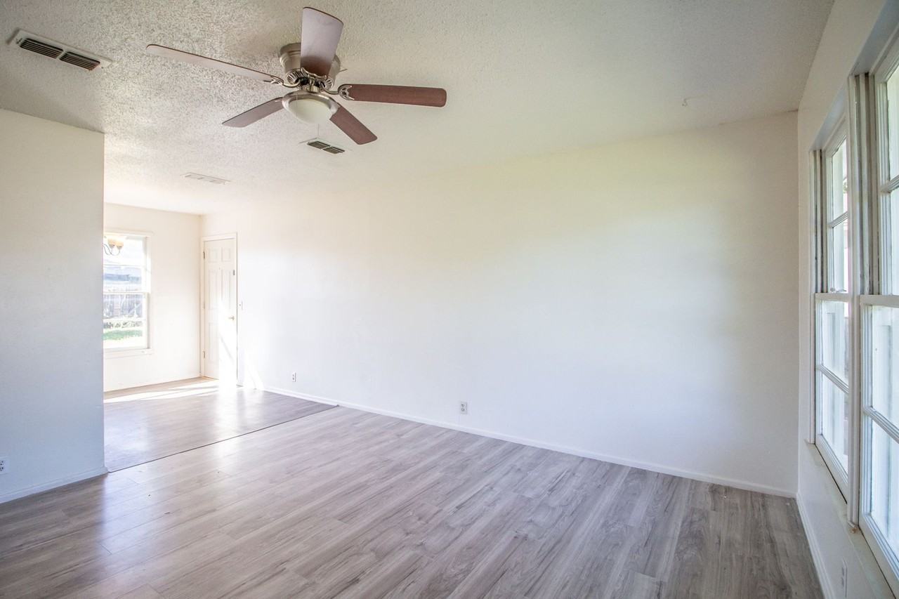 1921 73rd St - Photo 2 of 14