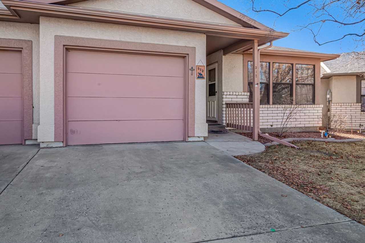 512 Eastgate Ct - Photo 2 of 5