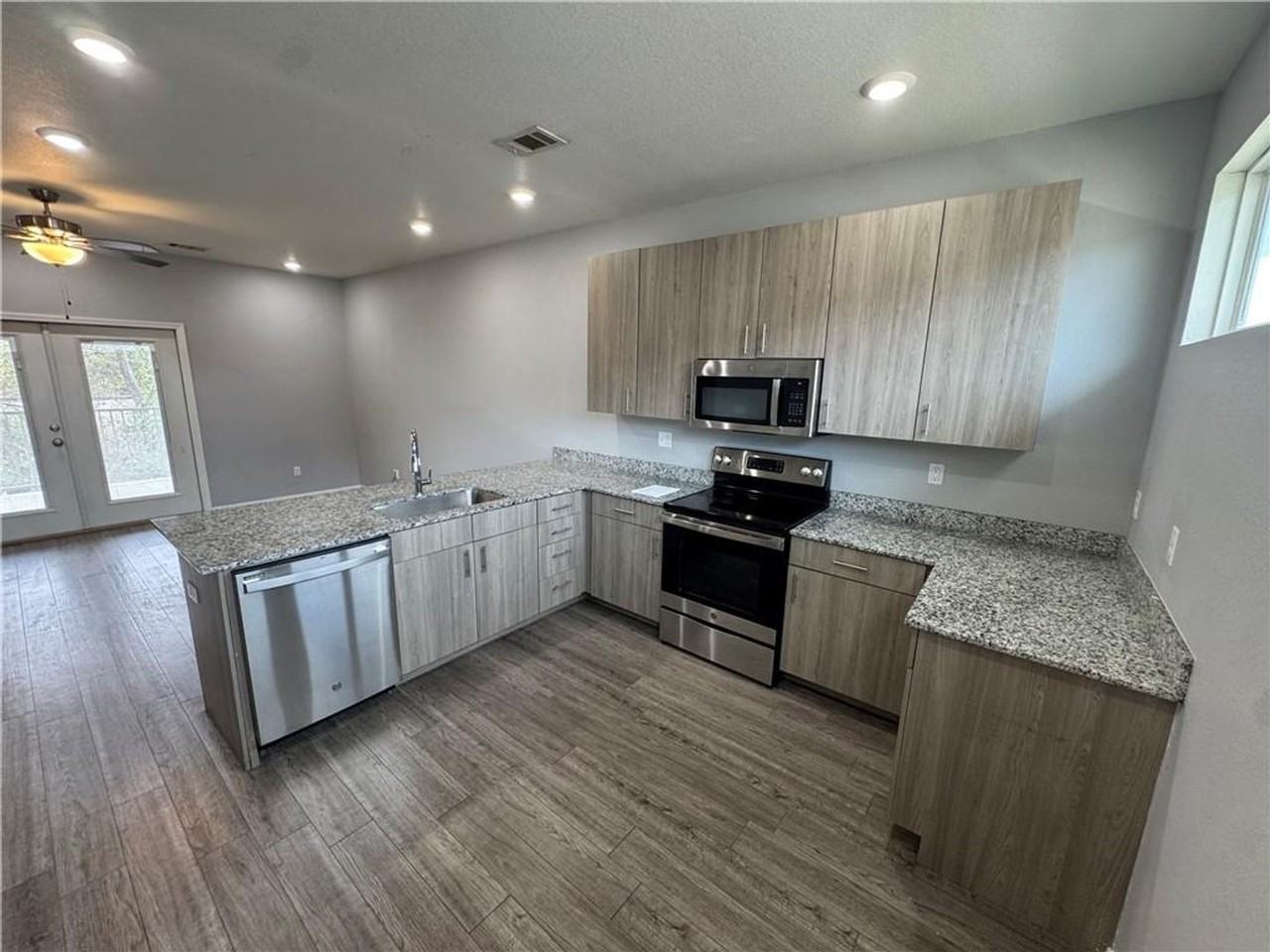 1520 S Razorback Rd - Photo 3 of 21