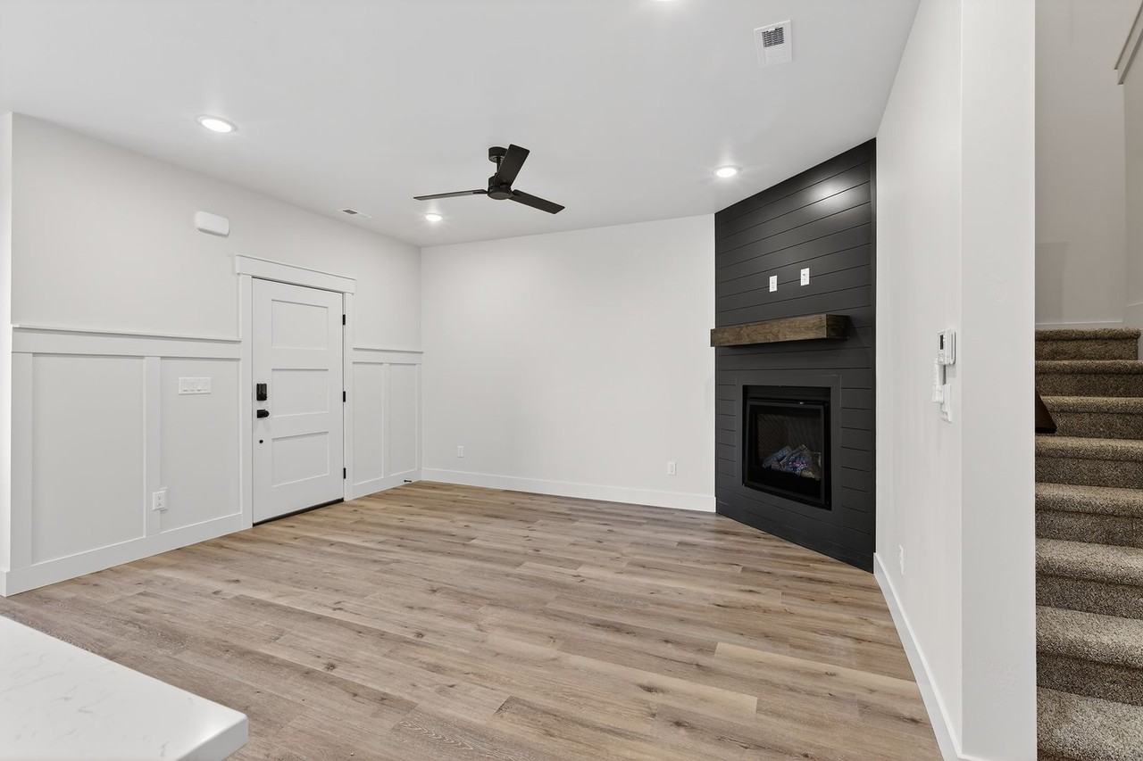 695 S Boulevard - Photo 5 of 50