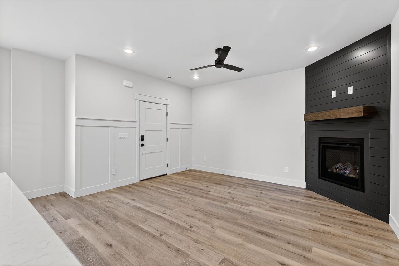 695 S Boulevard - Photo 7 of 50