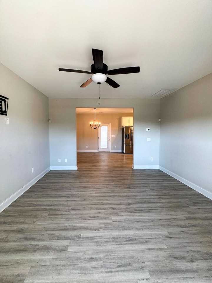 352 Bulldawg Ln - Photo 5 of 29