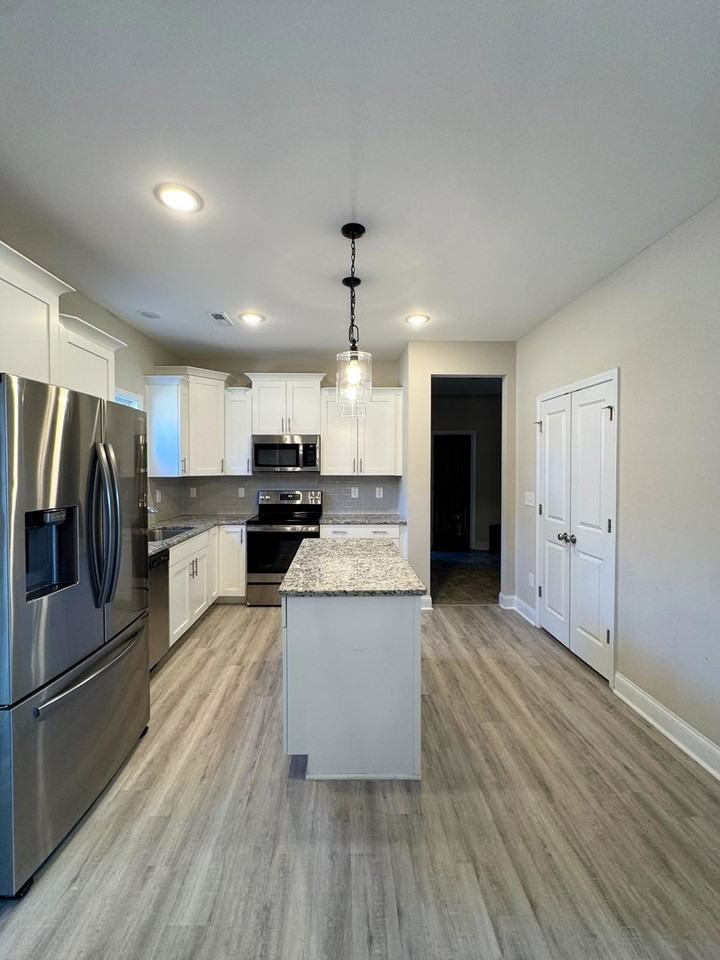 352 Bulldawg Ln - Photo 7 of 29