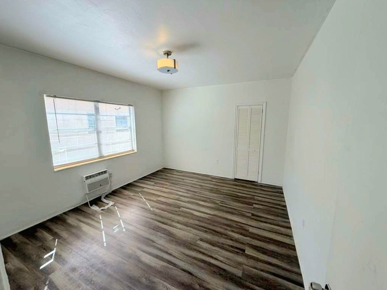 300 69th St Miami Beach, FL 33141 - Photo 4 of 5