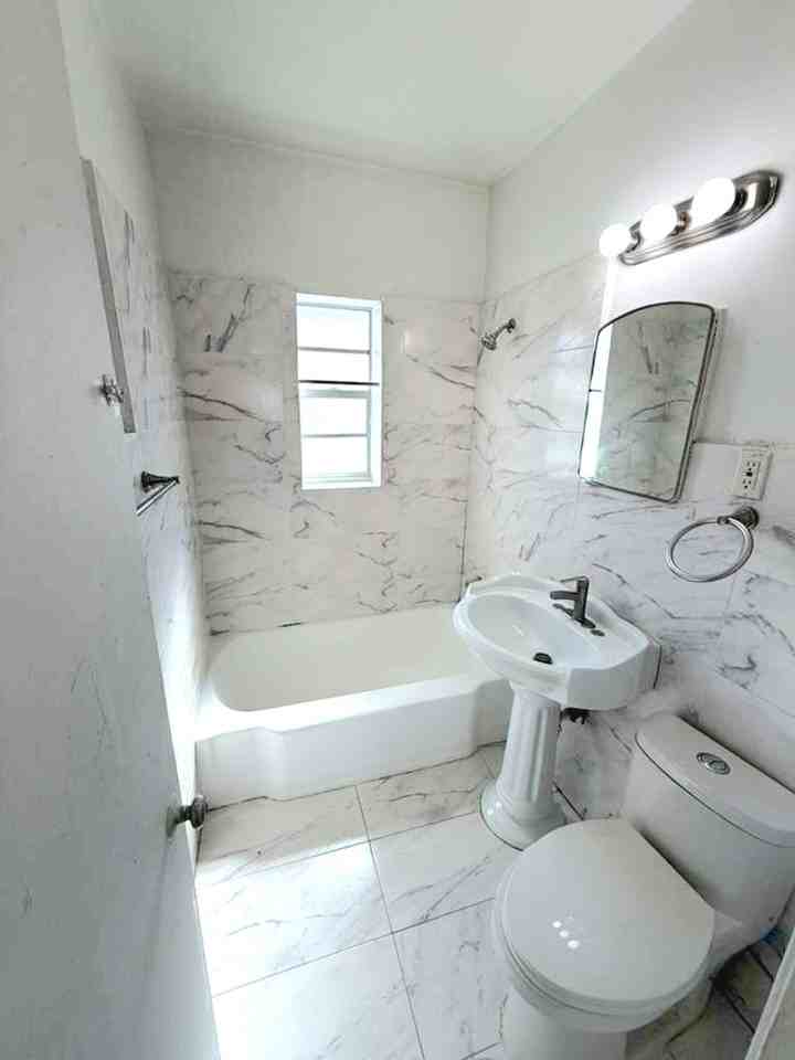 300 69th St Miami Beach, FL 33141 - Photo 5 of 5