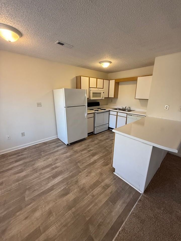 656 Cascade Ave #A - Photo 2 of 7