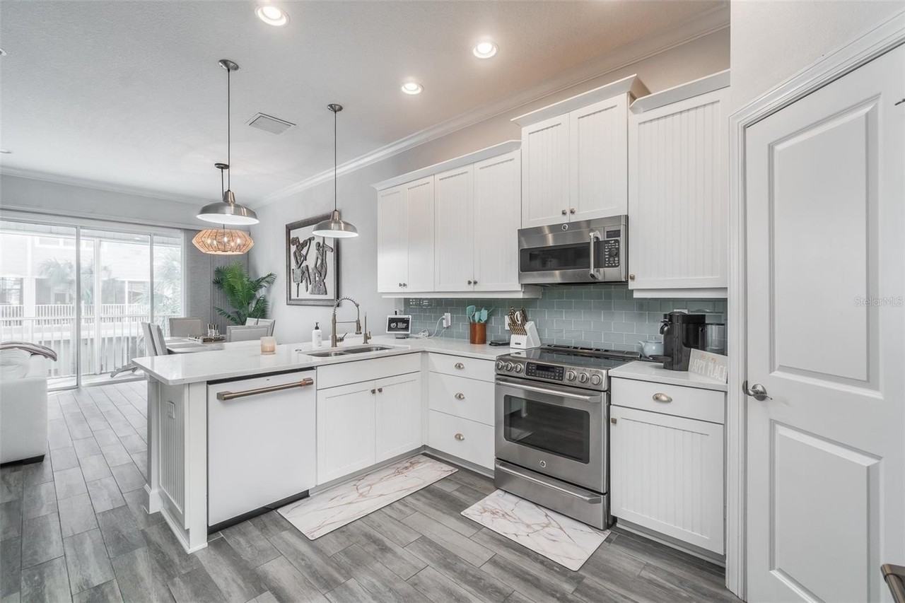 3162 Moorings Dr S - Photo 6 of 28