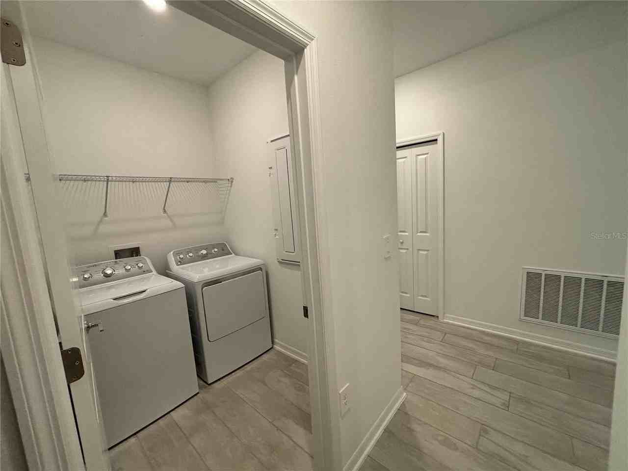 724 Grove St - Photo 3 of 11