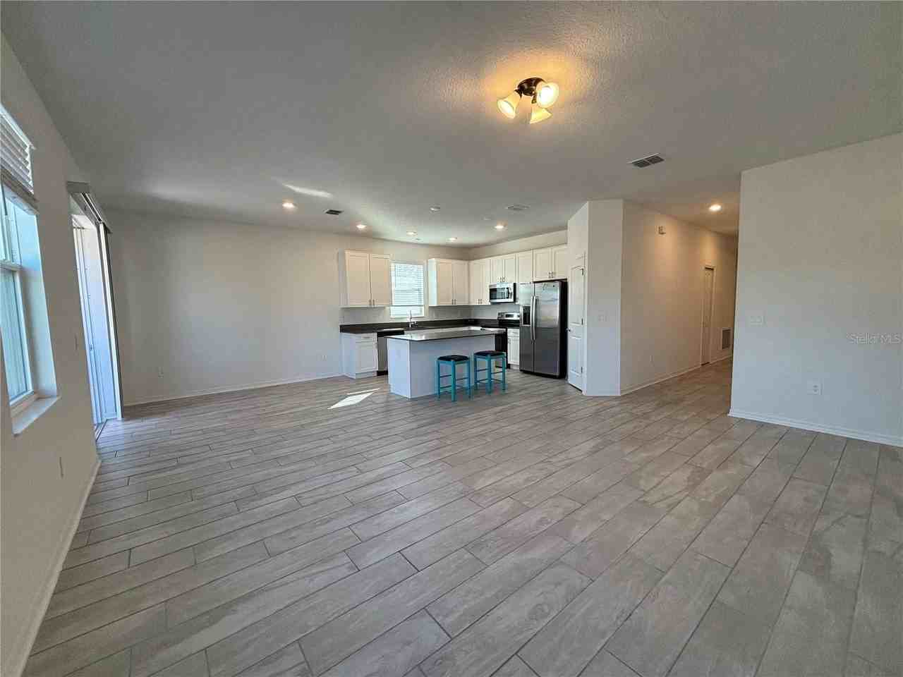 724 Grove St - Photo 5 of 11