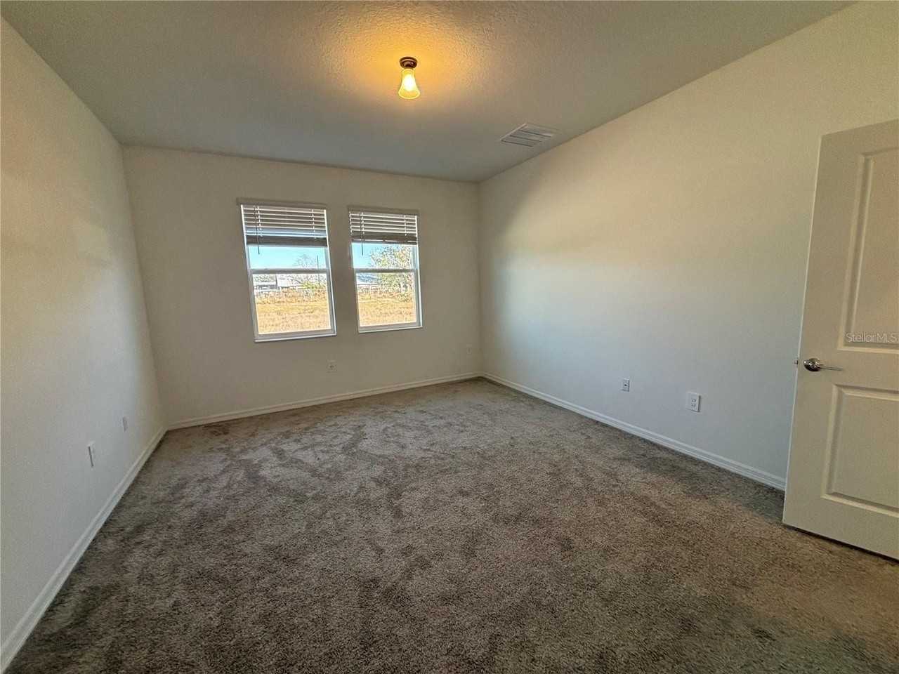 724 Grove St - Photo 6 of 11