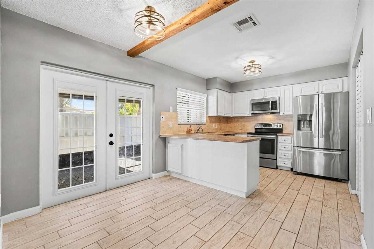 7624 Desoto Ct - Photo 7 of 17